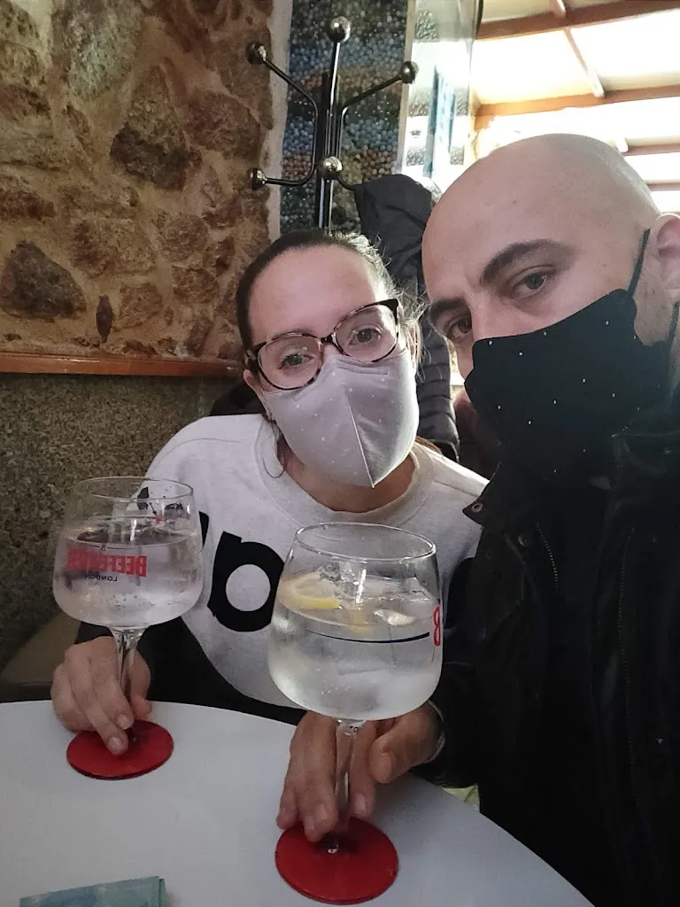 Víctor Manuel Pérez EGEA_Florida Bar_Linares de Riofrío_review