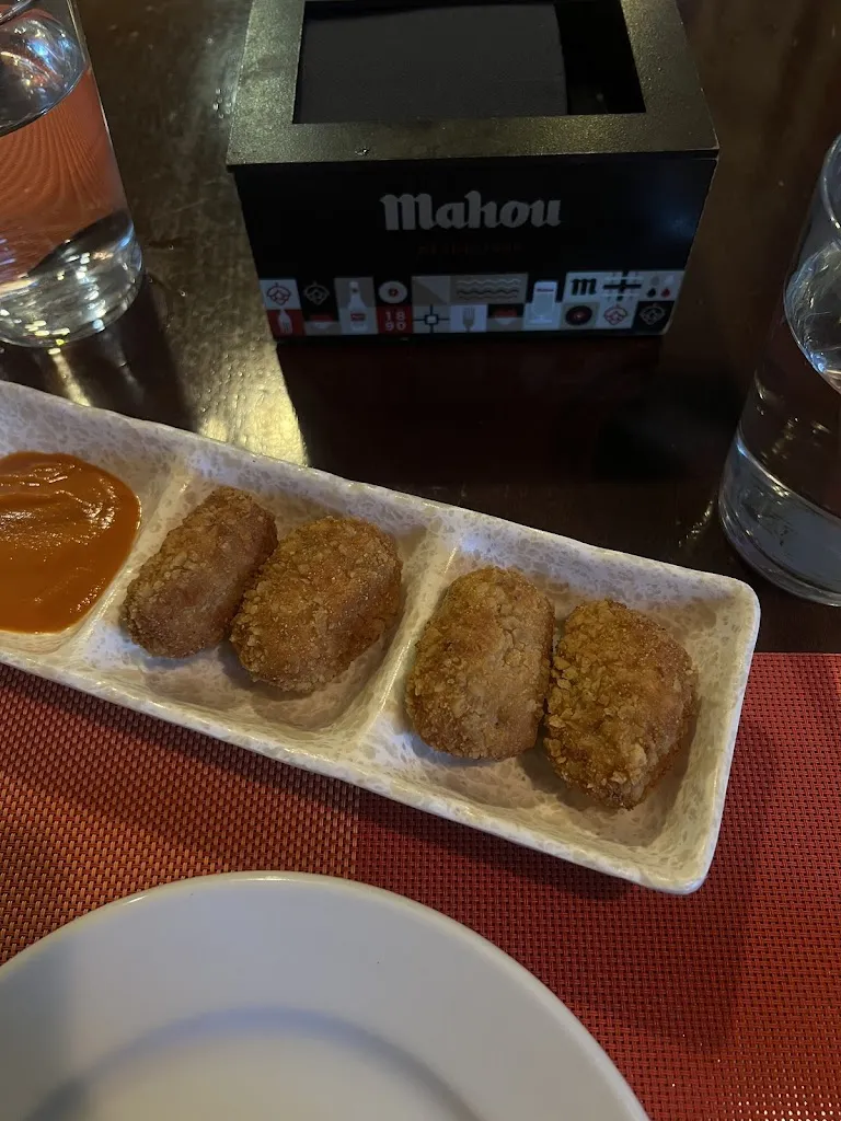 Nayla Hasna_Alma Cheli_Maíllo El_recensione