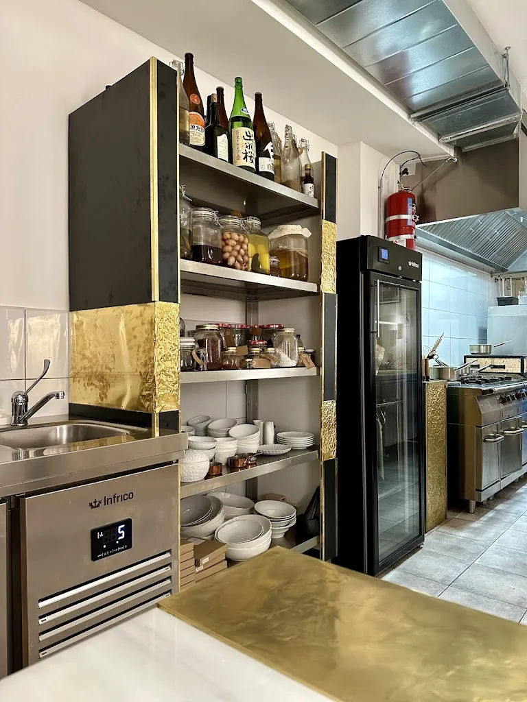 August M_Playing Solo_Manzano El_review