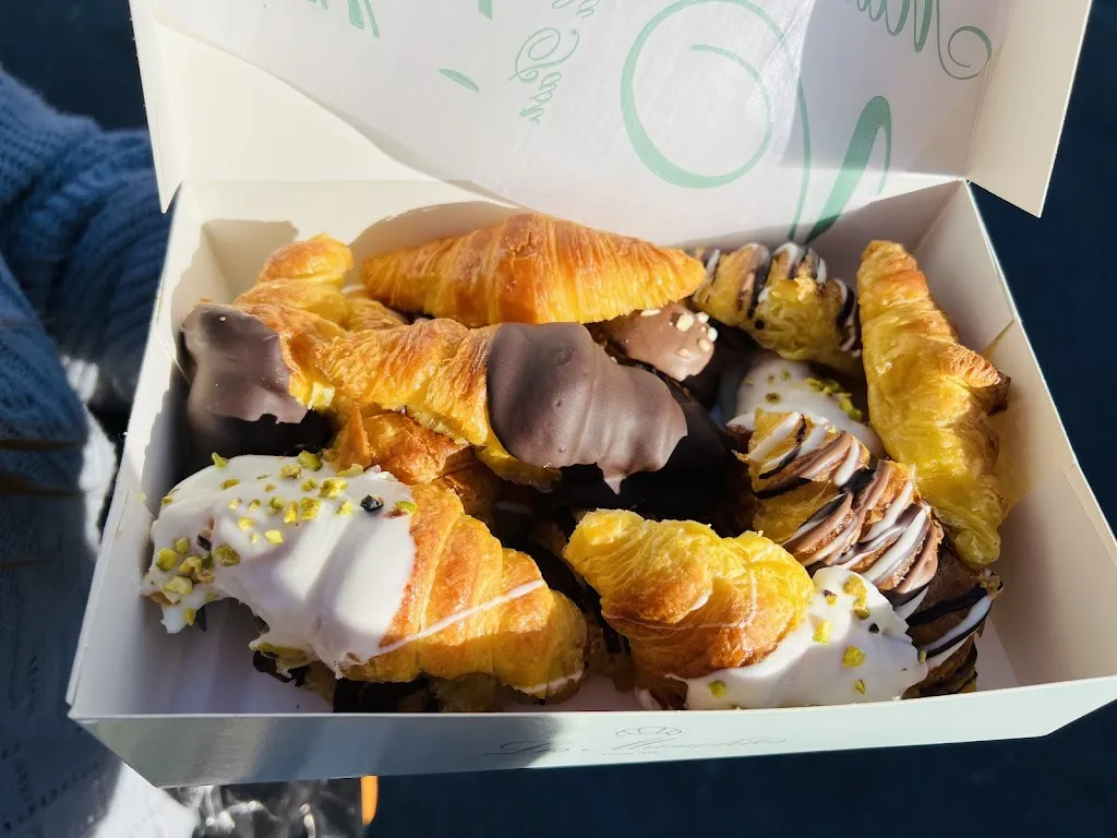 Pastelería Manolo by Hermanas Manzano_Manzano El_slider_image_2