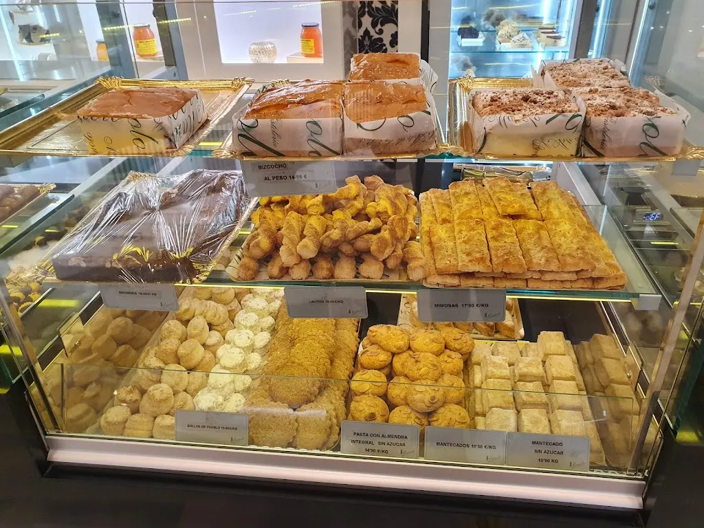 Menu_Pastelería Manolo by Hermanas Manzano_Manzano El_image_4