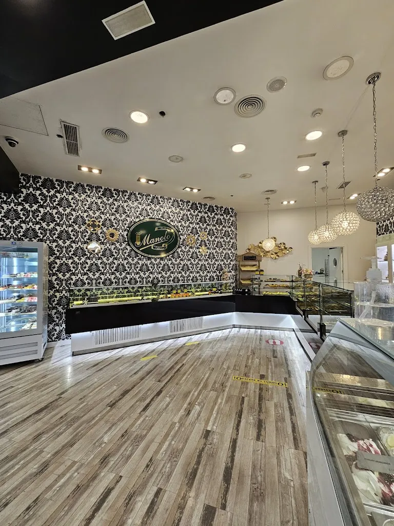 Marina Maza_Pastelería Manolo by Hermanas Manzano_Manzano El_review