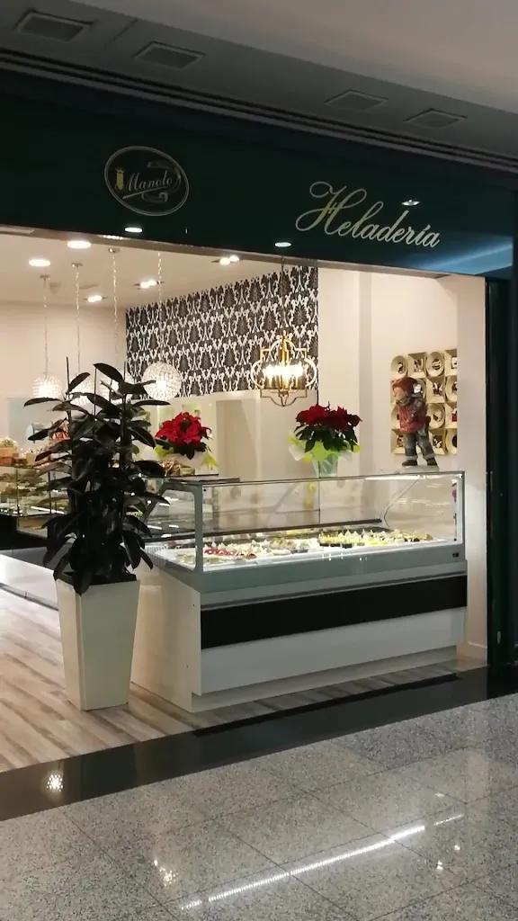 Pastelería Manolo by Hermanas Manzano_Manzano El_slider_image_2