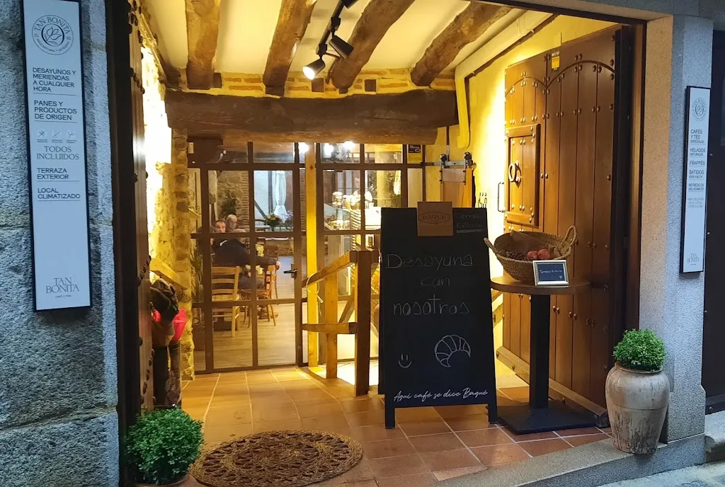 TAN BONITA restaurant in Mogarraz