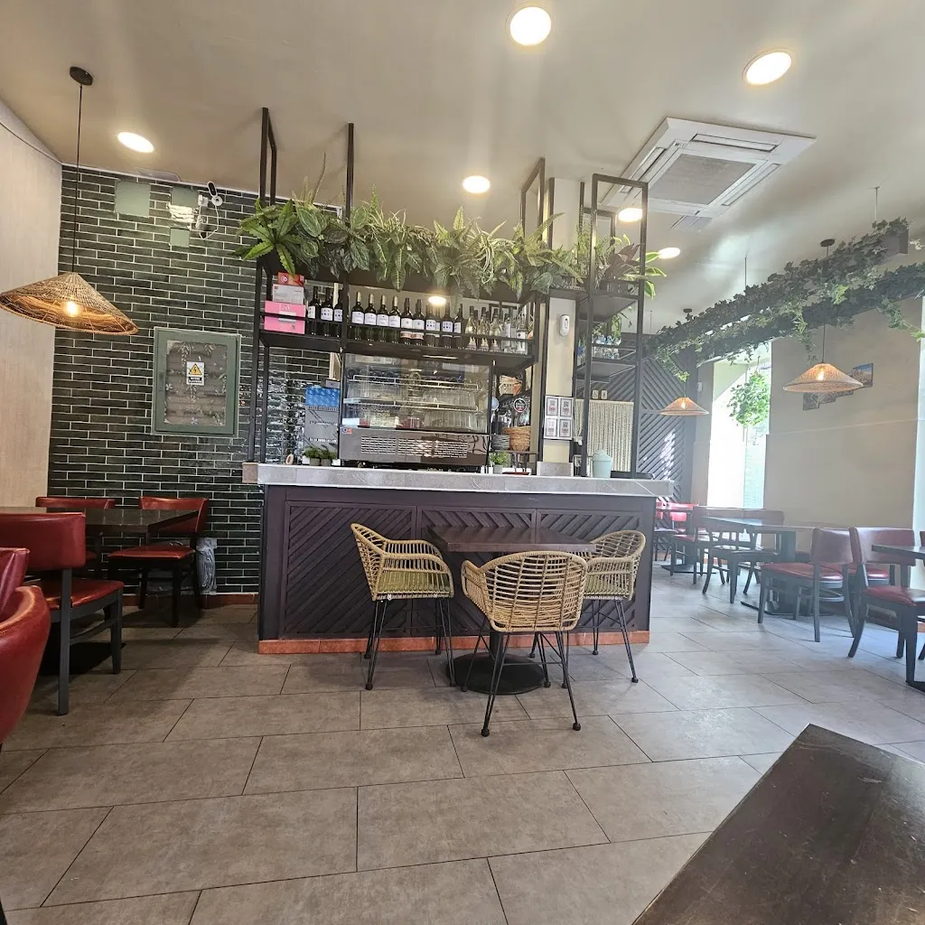 Mi causa restaurant in Moriscos