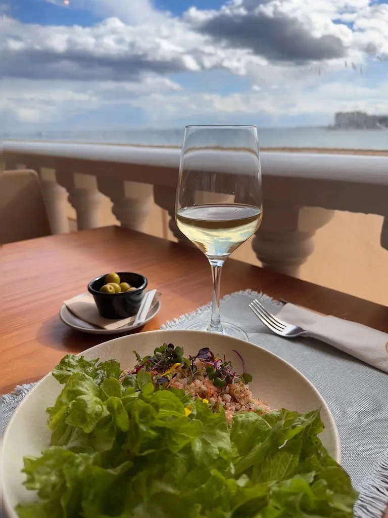 Sari Mannisto_Luz de Mar_Torrevieja_review