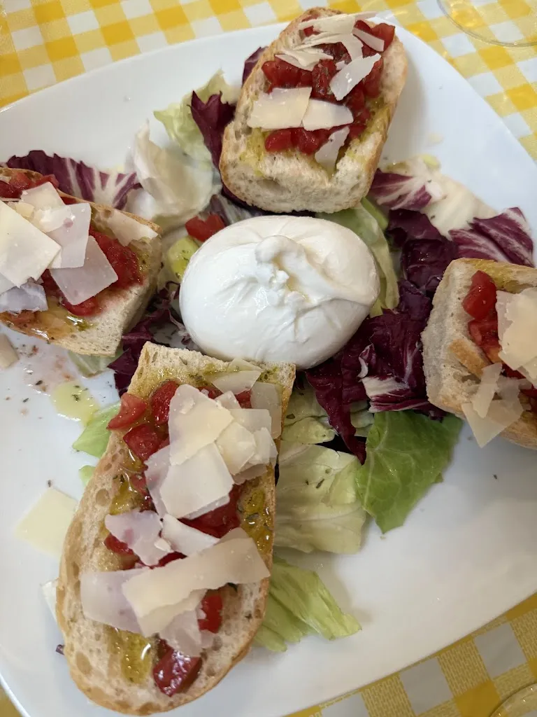 Sameera Kassam_La Corte di San Maurilio Duomo 1982_Milano El_review