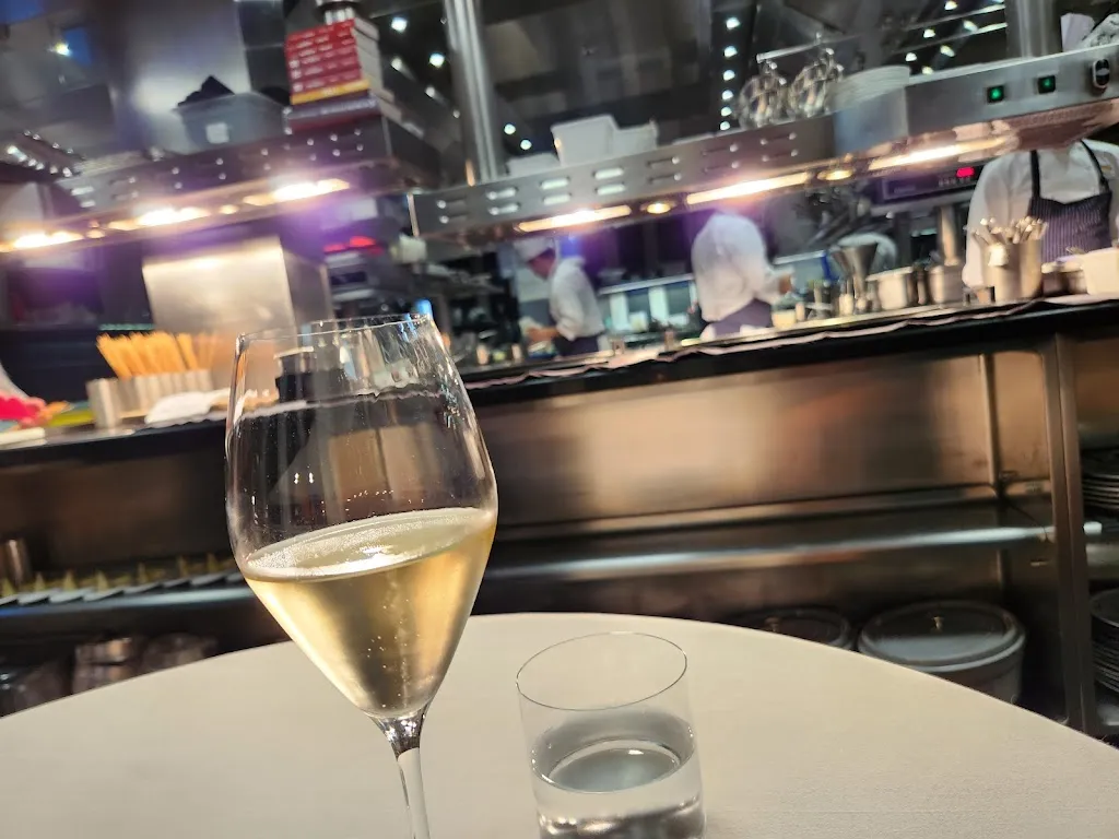 Alexander Kontoleon_Seta by Antonio Guida_Milano El_review