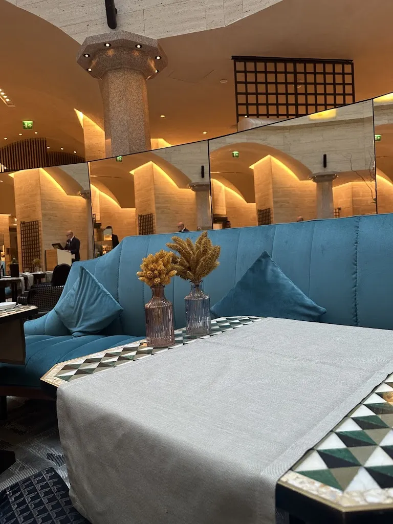 Aisha Unique_La Cupola_Milano El_review