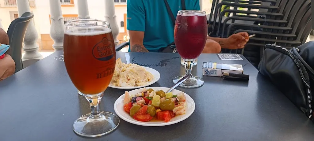 Rumen Dimitrov_Café Bar Las 4 y 10 - Bar de Tapas - Restaurante en Alcolea -Tapas la Alpujarra_Alcolea_review