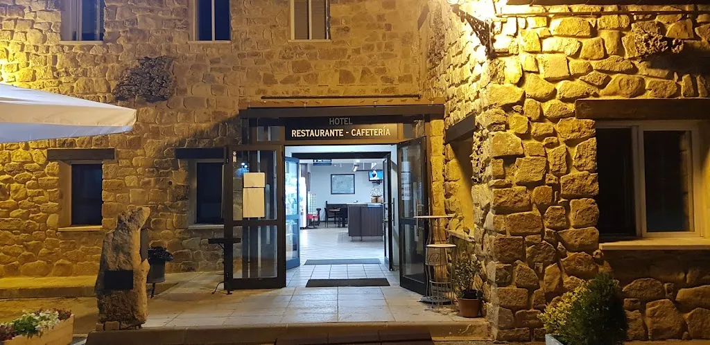 HOTEL RESTAURANTE AVIS restaurant in Alcolea