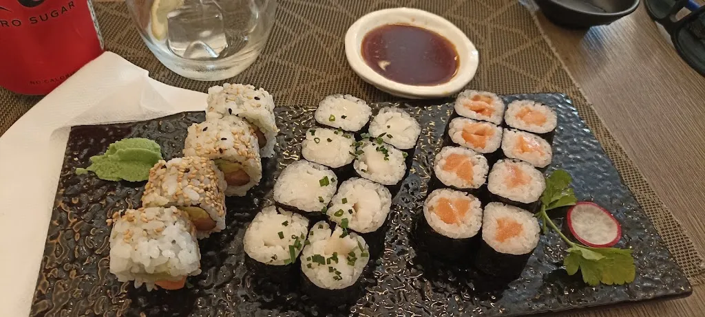 Menu_Yoshi - Sushi & More_Pelayos_image_7