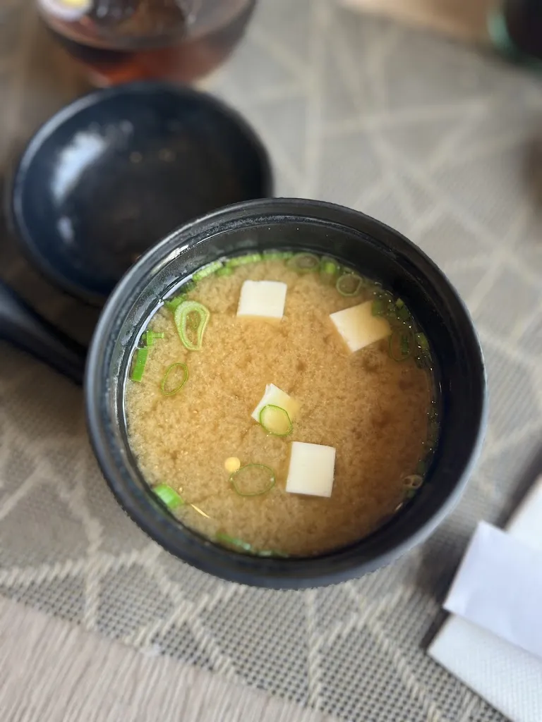 Romina Garber_Yoshi - Sushi & More_Pelayos_review