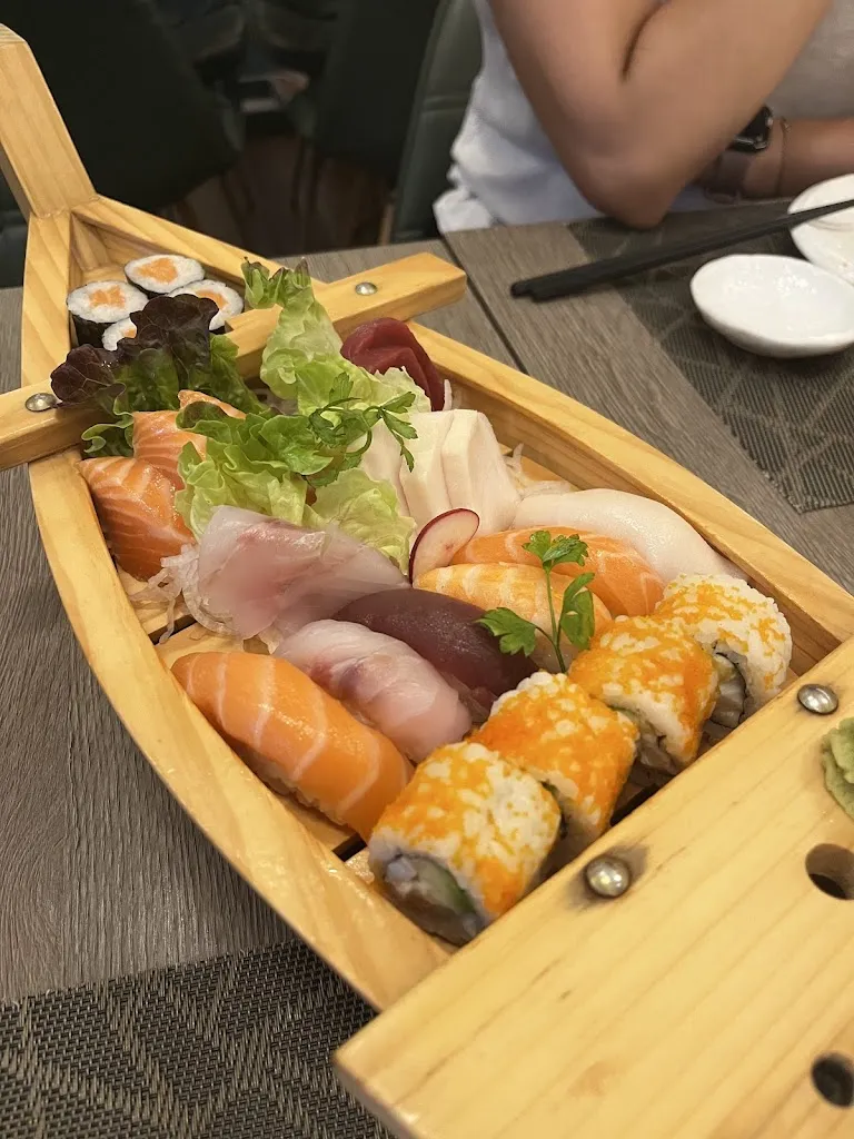 Cho Wei_Yoshi - Sushi & More_Pelayos_review