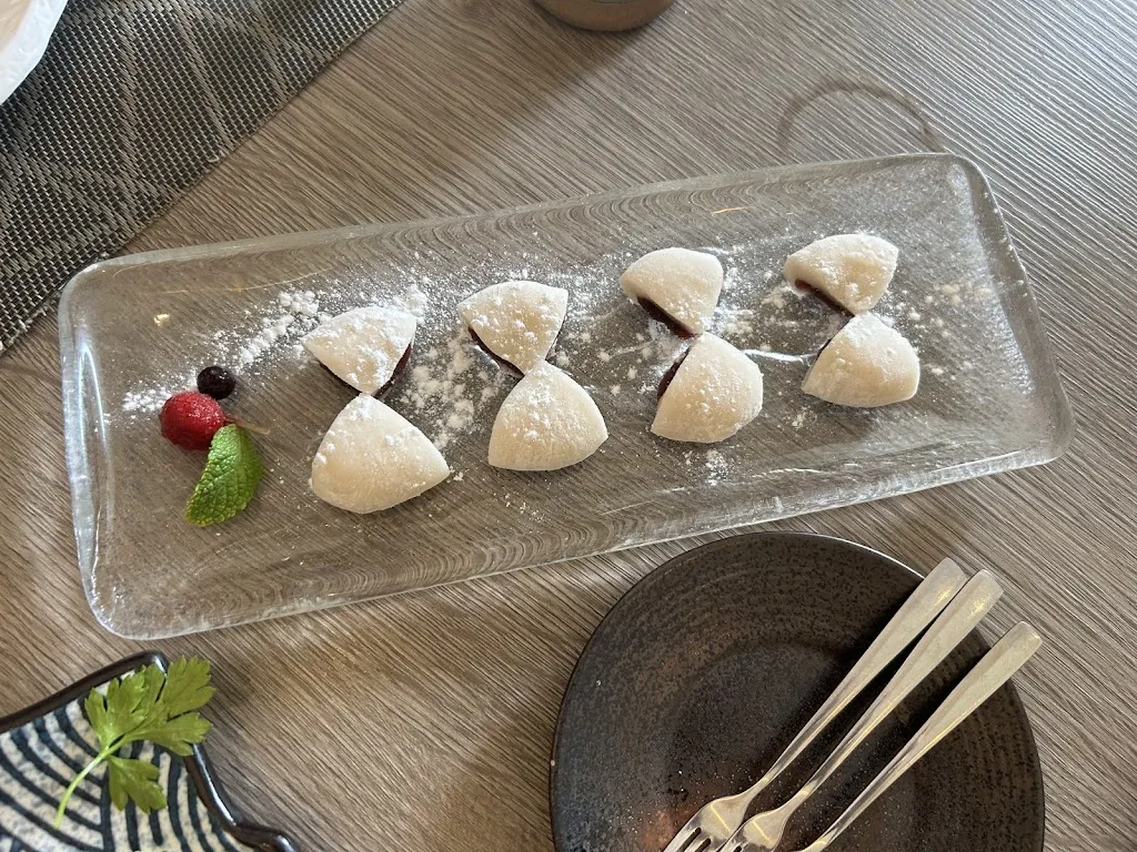 Yoshi - Sushi & More_Pelayos_slider_image_3