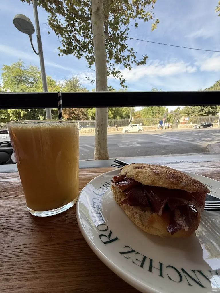 Maria Dolores Gil Franco_John Barrita Retiro_Pelayos_review