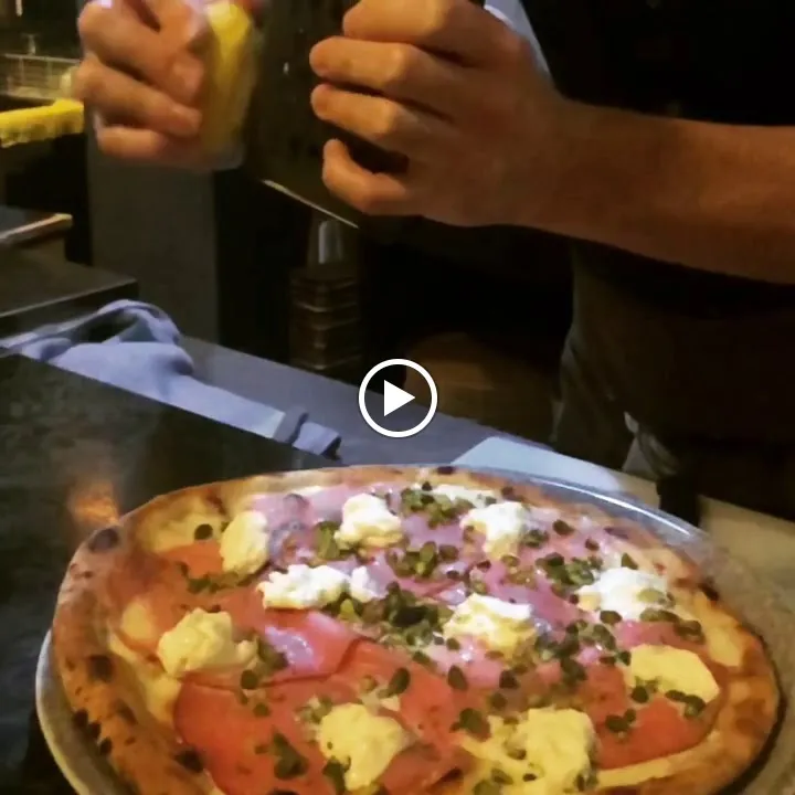 That’s Amore_Pelayos_slider_image_2