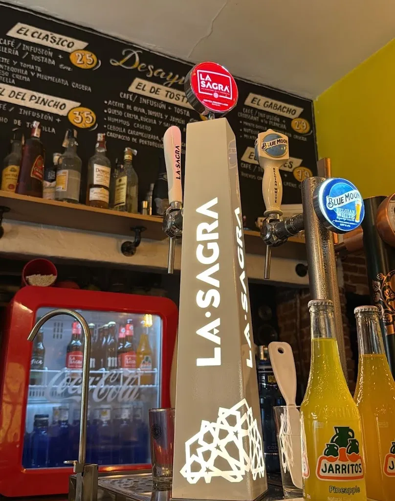 Kaan Olcay_La Puerta Amarilla Burguers_Puertas_review