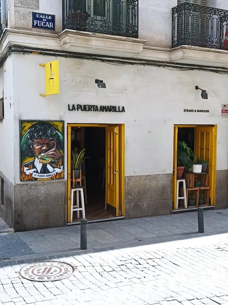 La Puerta Amarilla Burguers_Puertas_slider_image_3