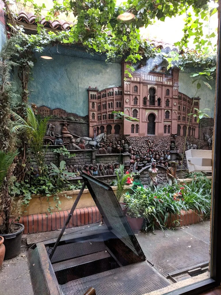 Molly Sasso_Restaurante en las Ventas Puerta Grande Madrid_Puertas_review