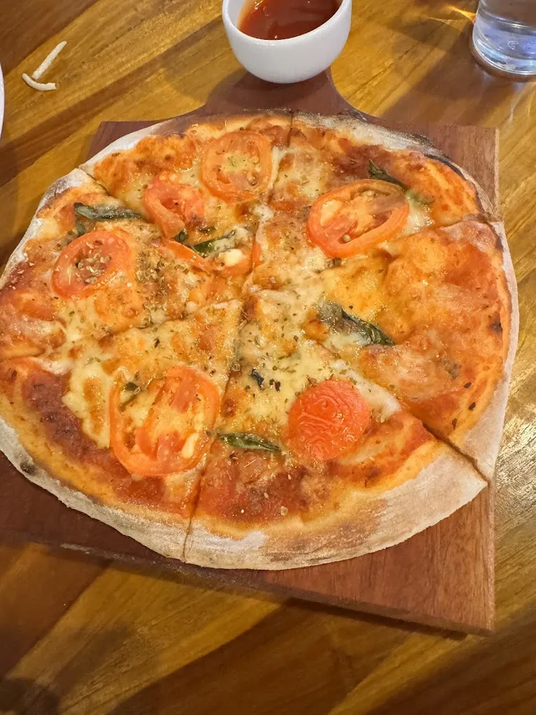 Shamal Silva_Massimo's Coffee House & Pizzeria_Rágama_review