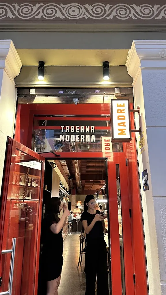 Madre Taberna Moderna | Sagrada Família_Sagrada La_slider_image_3