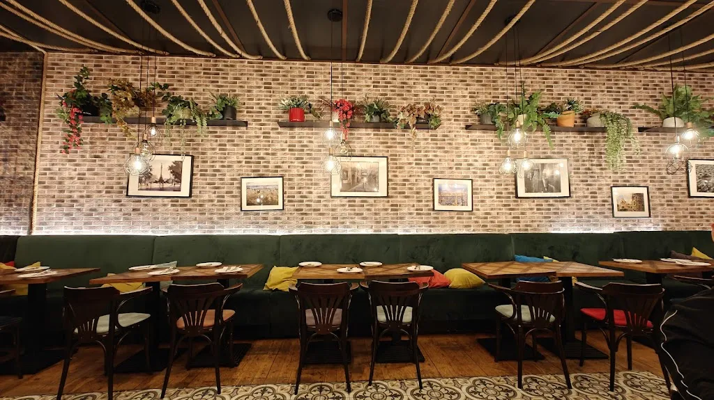 Sagradas Tapas restaurant in Sagrada La