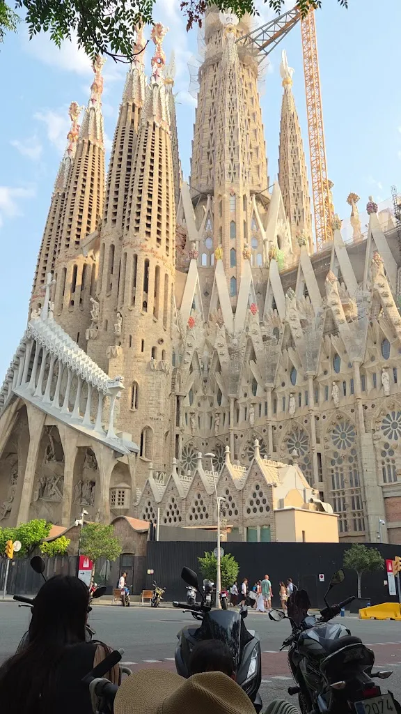 Reem_Buenas Migas_Sagrada La_review