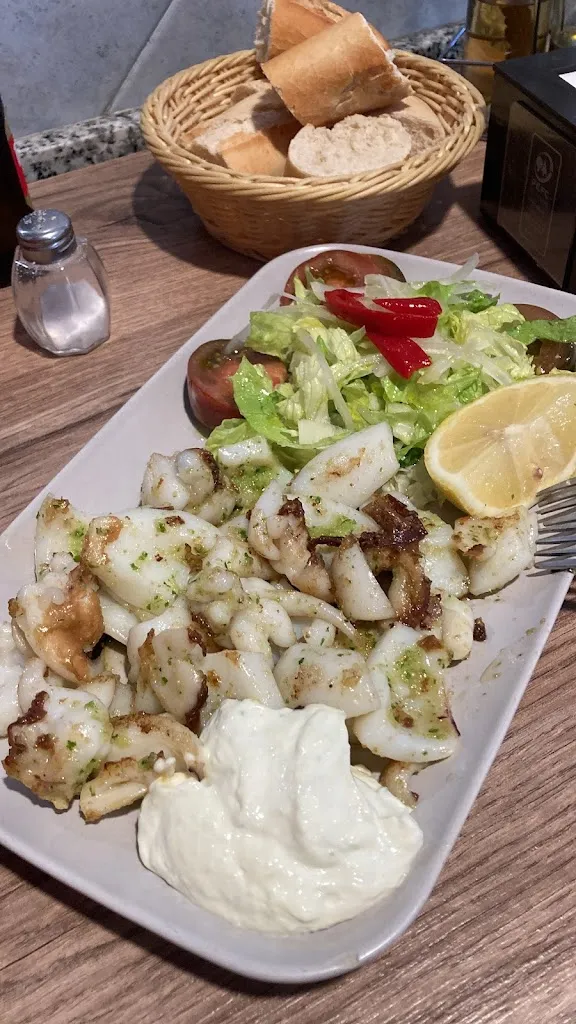 Pablo Robles García_Cafetería Rocío_Sagrada La_review