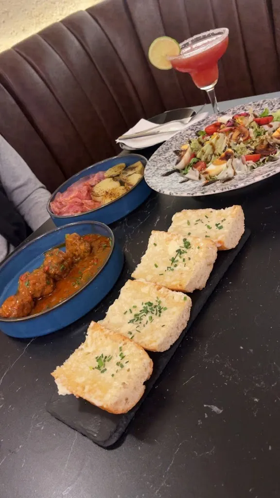 Tricia Mae Vinluan_Taperia Sagrada Familia_Sagrada La_review