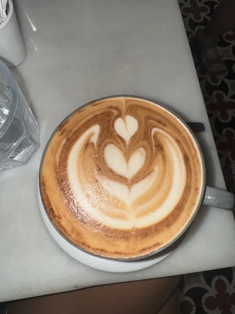 Naiomi Sahlin_Miss Simona_Sagrada La_review