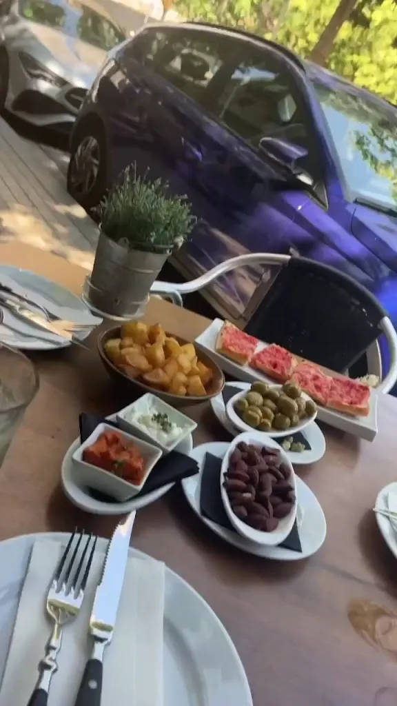 Aneta jakos_Casa Angela_Sagrada La_review