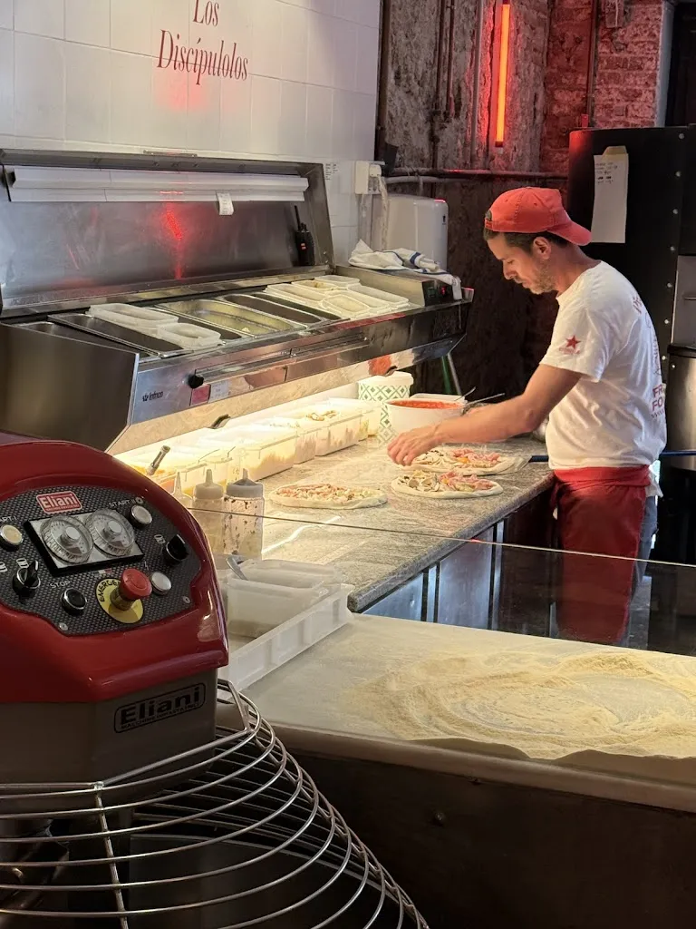 Zak Poulitsis_Can Pizza Sagrada Família_Sagrada La_review