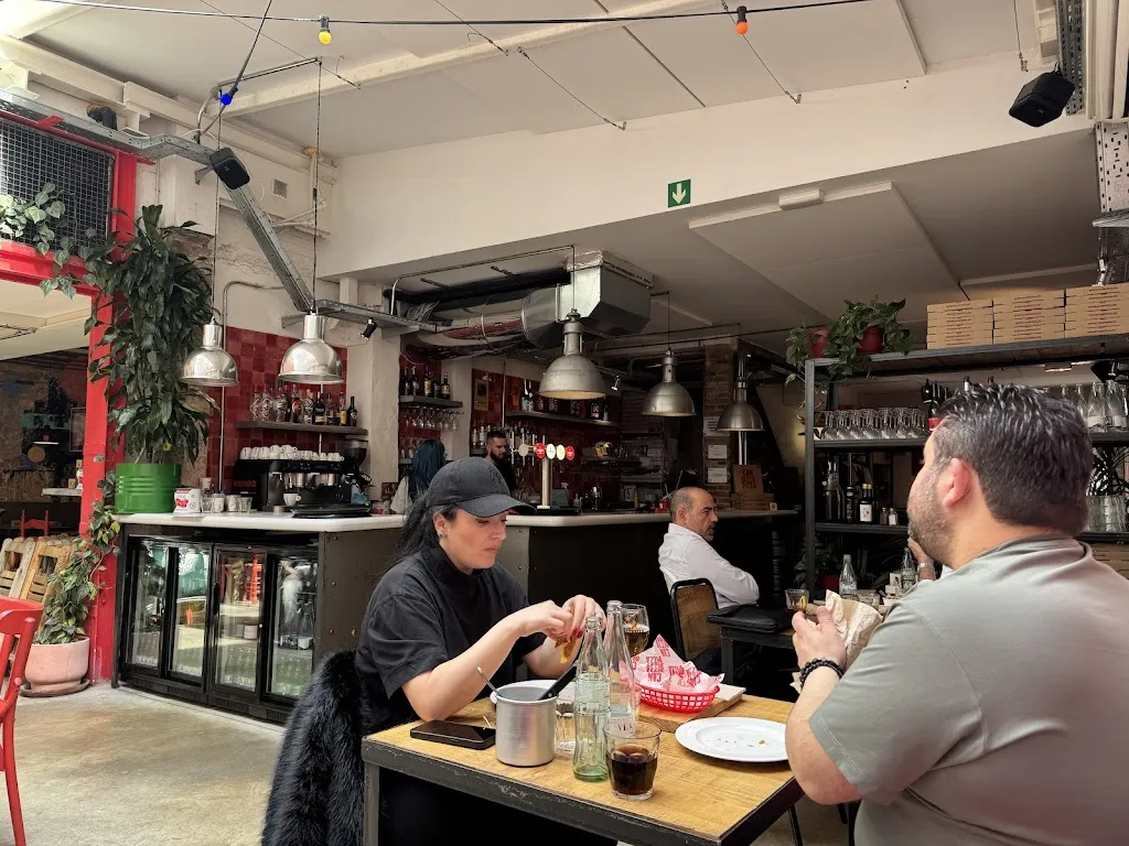 Linda Quintana_Can Pizza Sagrada Família_Sagrada La_review