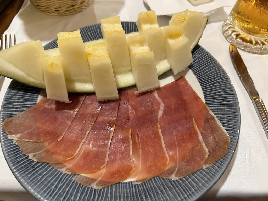 Gerry Lewis_Restaurant Els Porxos_Sagrada La_review