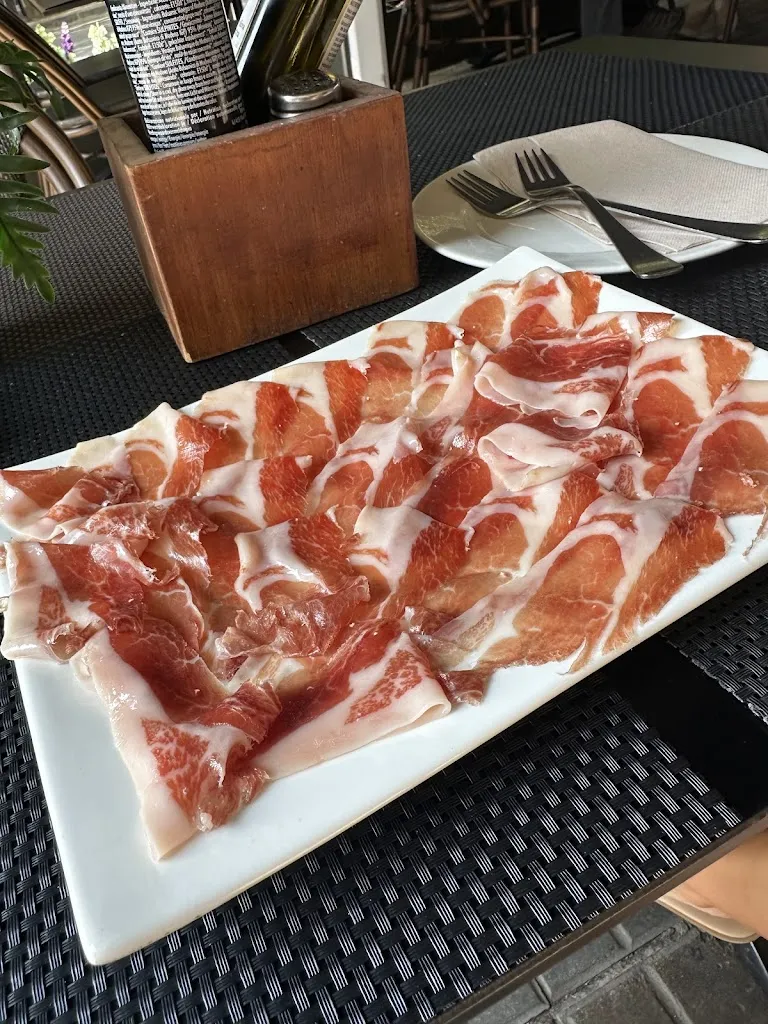 Sveto Rakovic_Villa Caprice_Sagrada La_review