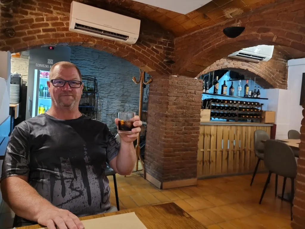 Jacqueline Jurchuk_Pizzeria Bar Ottantotto_Sagrada La_review