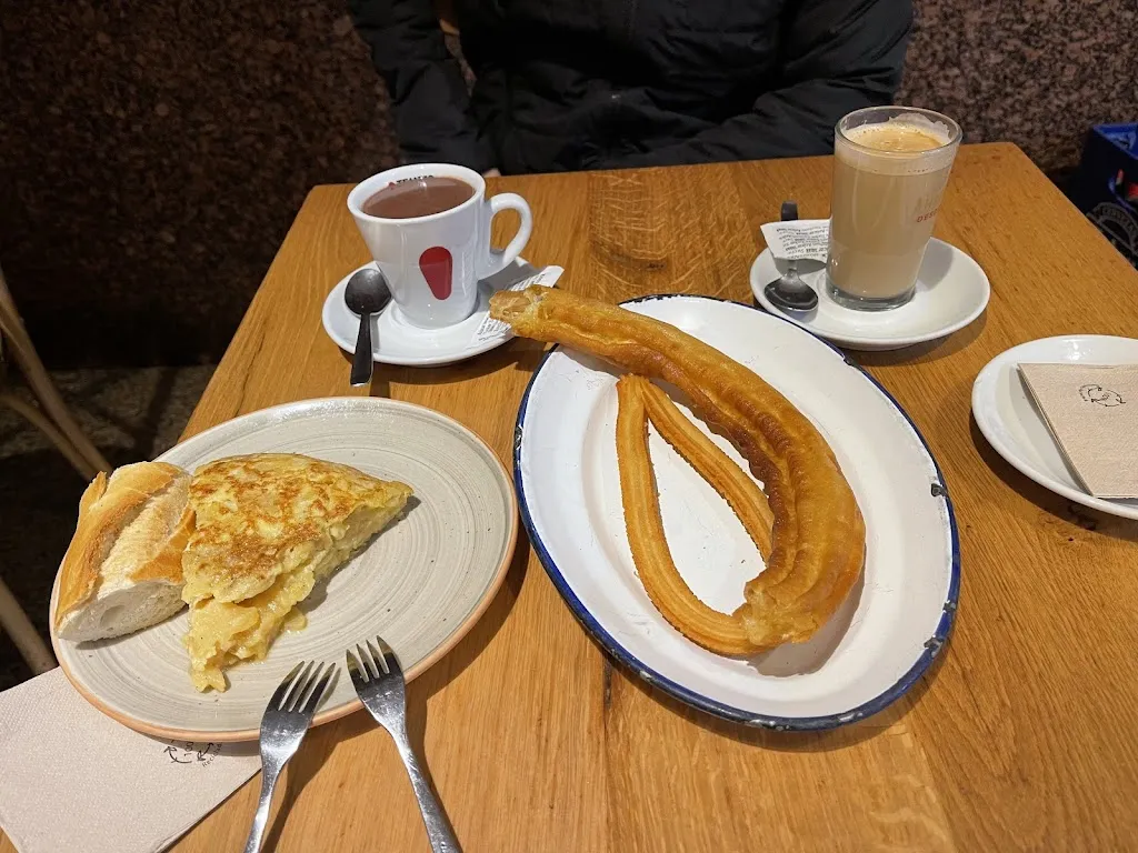 Monica Lee_Cafetería Esparteros_Sagrada La_recensione