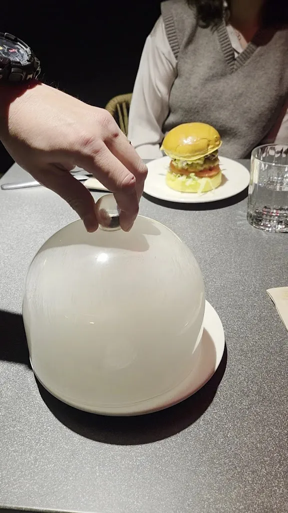 Devoto Burger - Madrid_Sagrada La_slider_image_2