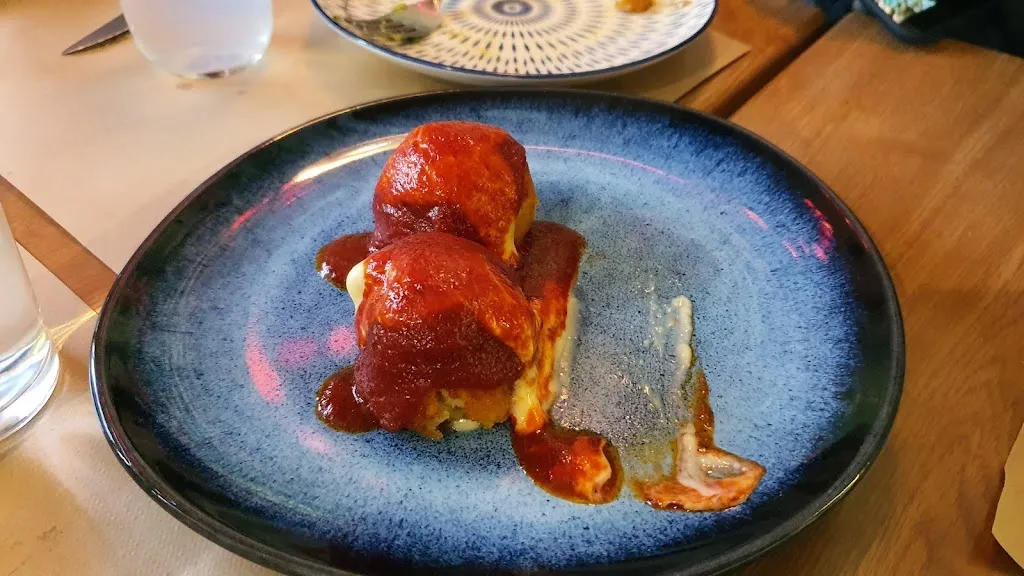 Menu_RENOI Tapes i Vins per posar-vos fins_Sagrada La_immagine_8