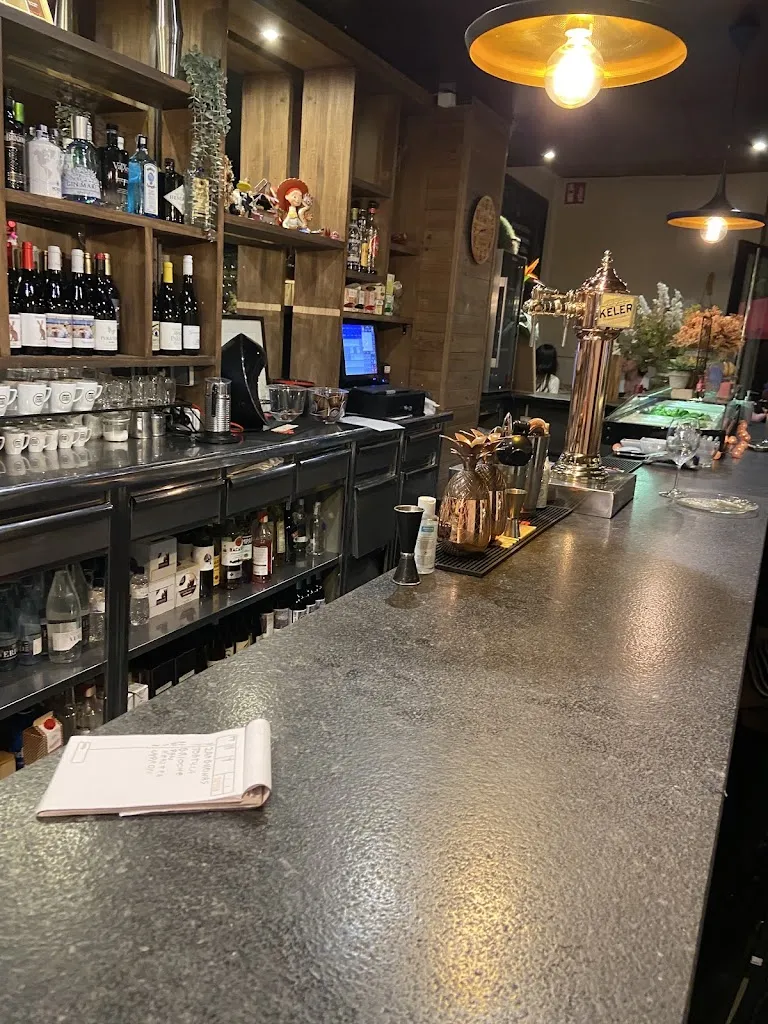 Anders Stage_RENOI Tapes i Vins per posar-vos fins_Sagrada La_recensione