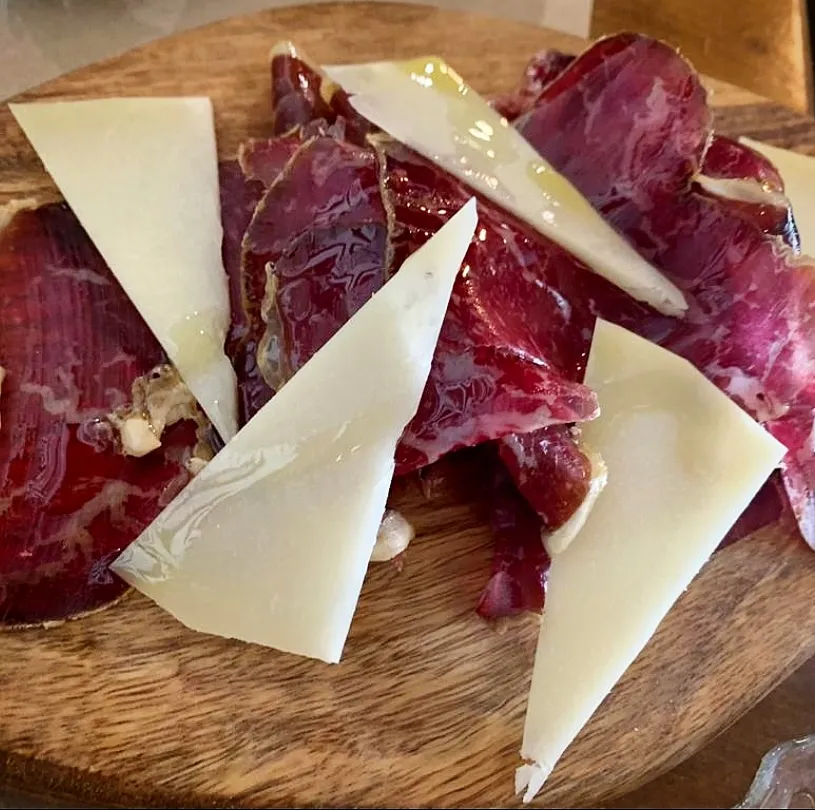 RENOI Tapes i Vins per posar-vos fins_Sagrada La_slider_image_3