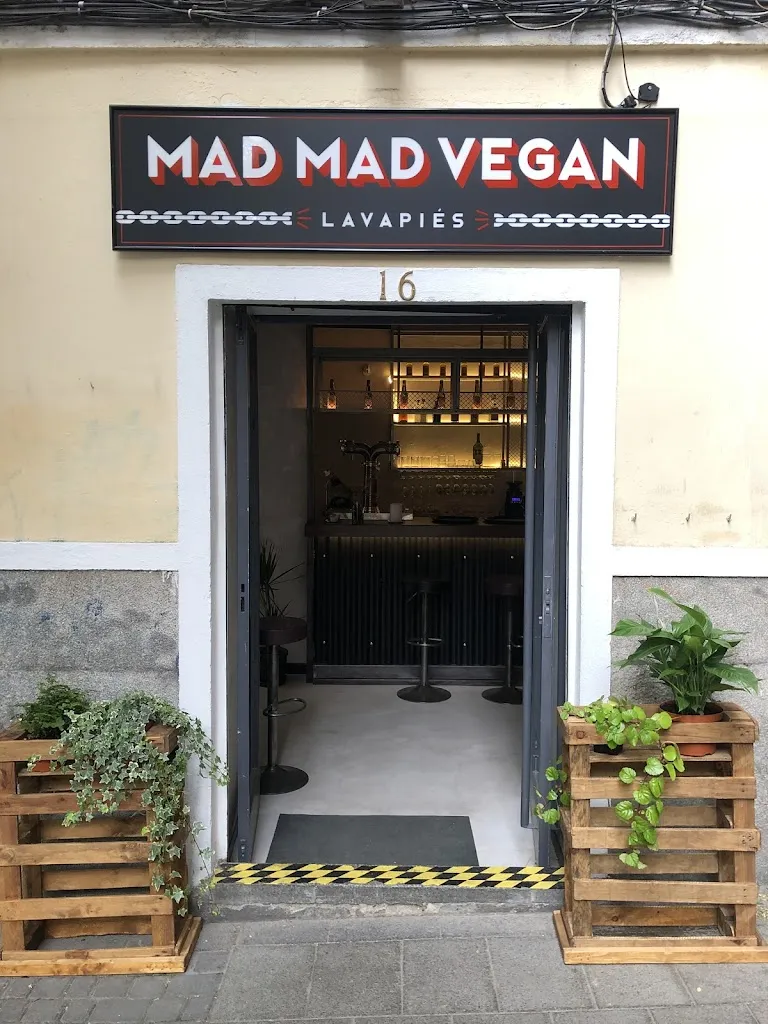Mad Mad Vegan restaurant in Sando