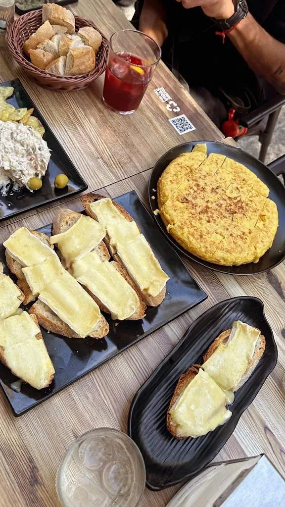 Restaurante Casa Puebla_Santiago de la Puebla_slider_image_2