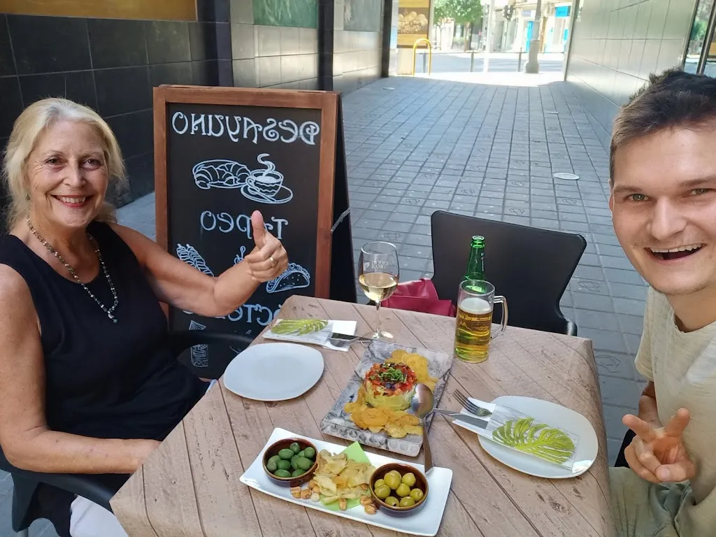 Alex Pielaet_La Isla_Villena_review