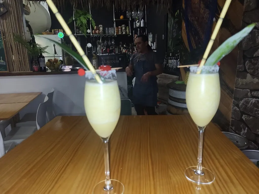 Victoria Puerto Sanz_La Isla_Villena_review