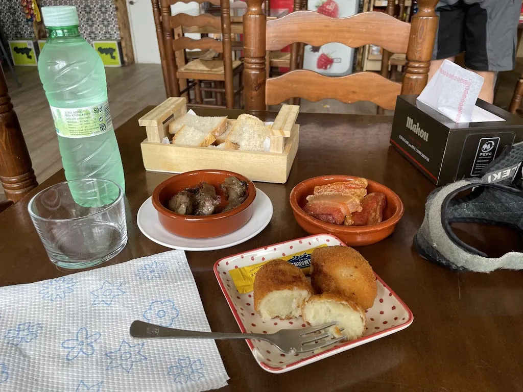 M. B._El Peregrino Bar_Valverde de Valdelacasa_review