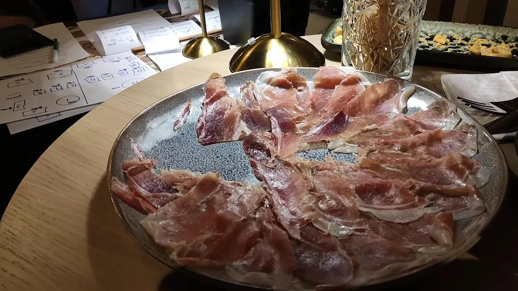 Leaves Restaurant _Vellés La_slider_image_2