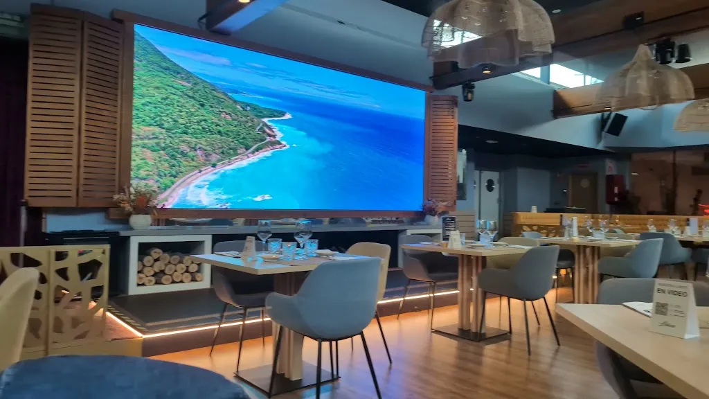 Leaves Restaurant _Vellés La_slider_image_3