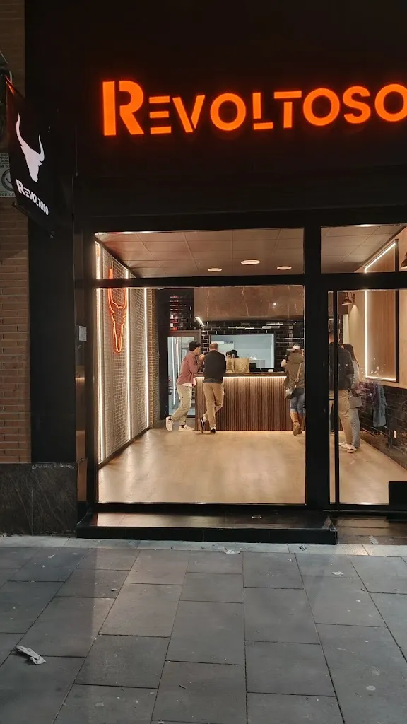 REVOLTOSO Smash Burger restaurant in Villena